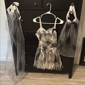 Womens Zombie Bride Halloween Costume - Silver and Black size small